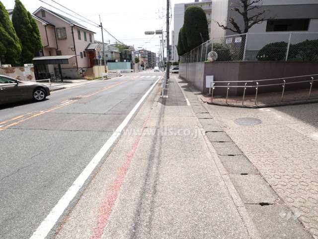 敷地東側の前面道路