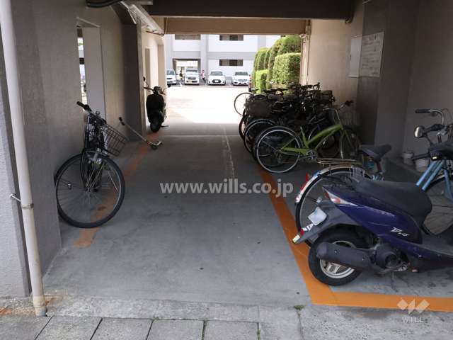 屋内に設けられた駐輪場