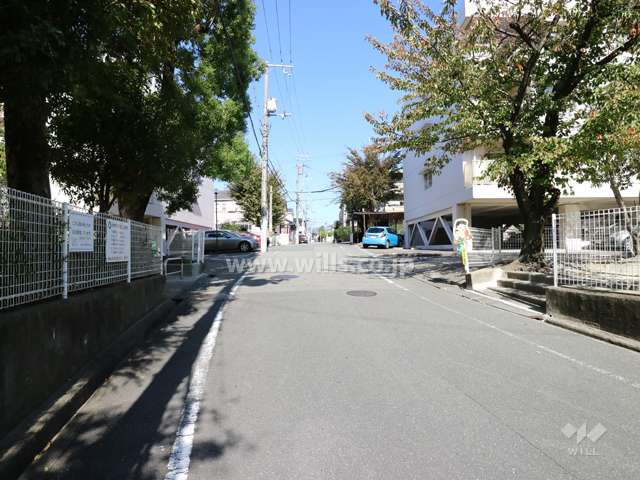 Ｄ棟東側道路(南側から)