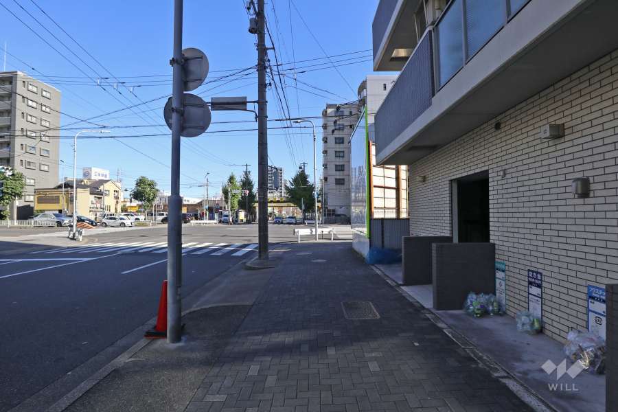 敷地北東側の前面道路
