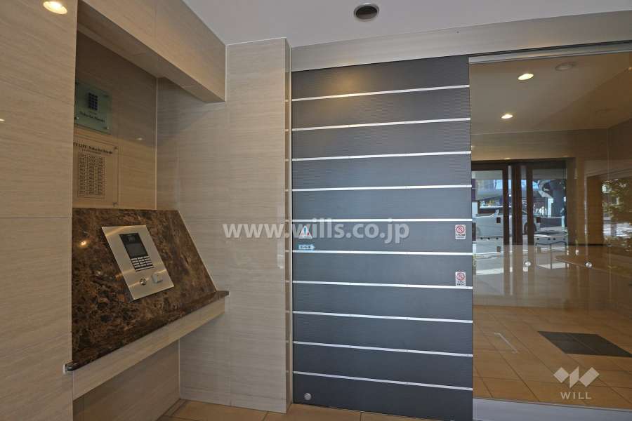 エントランスはオートロック付きです。