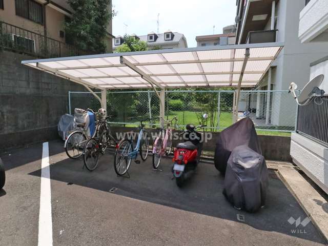 駐輪場とバイク置場