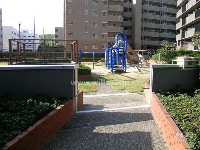駐車場屋上に設けられたプレイロット