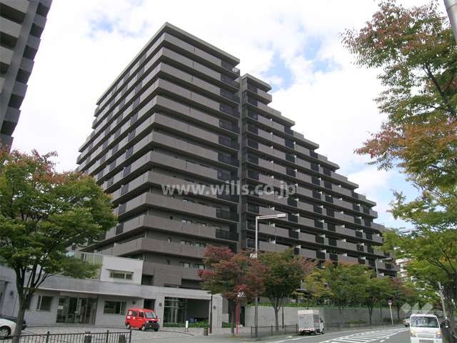 フォルム千里中央C棟の外観（南東側から）