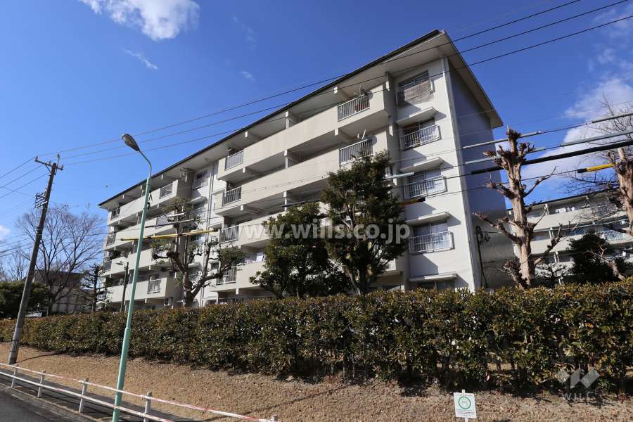 藤の木団地9号棟の外観（南東側から）