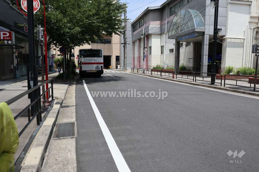 敷地東側の前面道路（南側から）