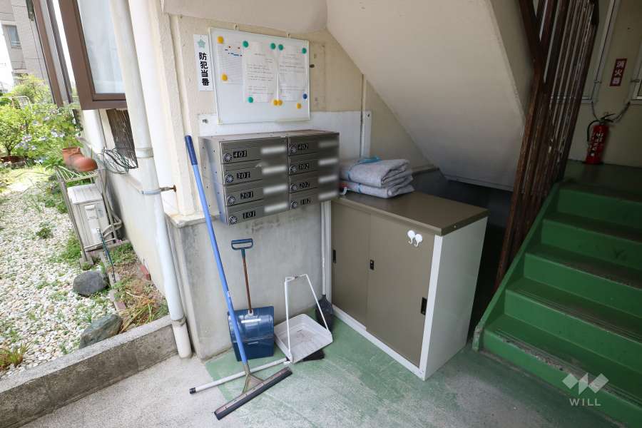 住戸入り口（共用ポスト）