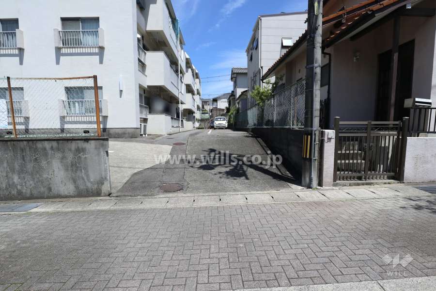 駐車場出入り口