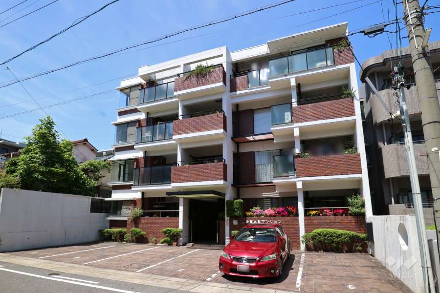 一社亀の井マンションの外観(南東側から)
