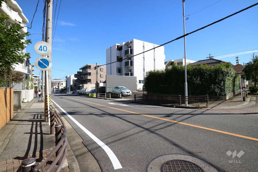 敷地南側の前面道路