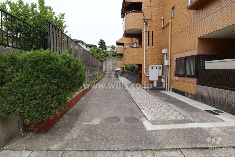 駐車場出入り口