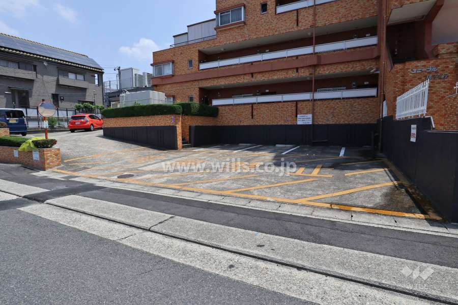 駐車場出入り口