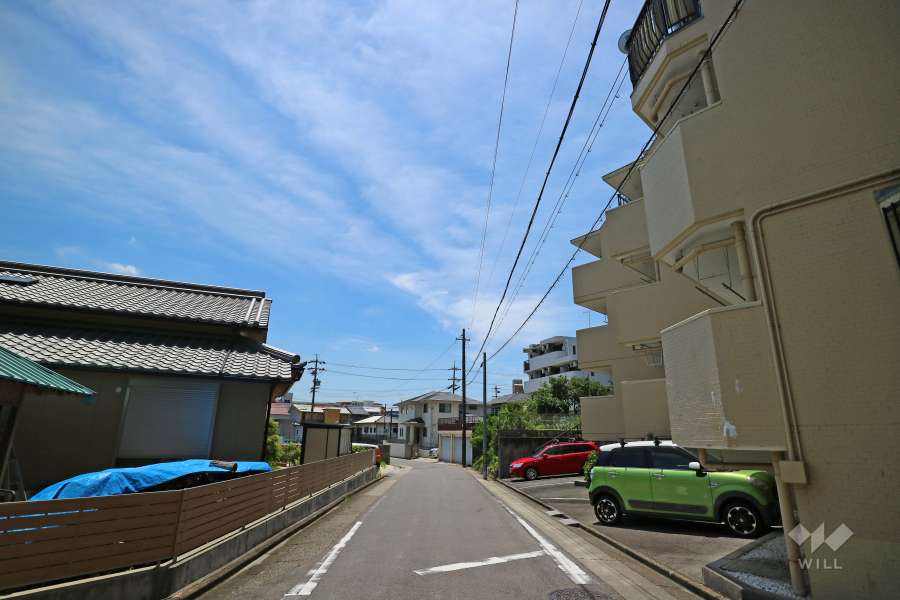 敷地の東側前面道路