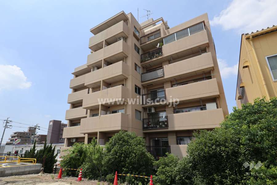 三旺マンション第10名東の外観（南東側から）