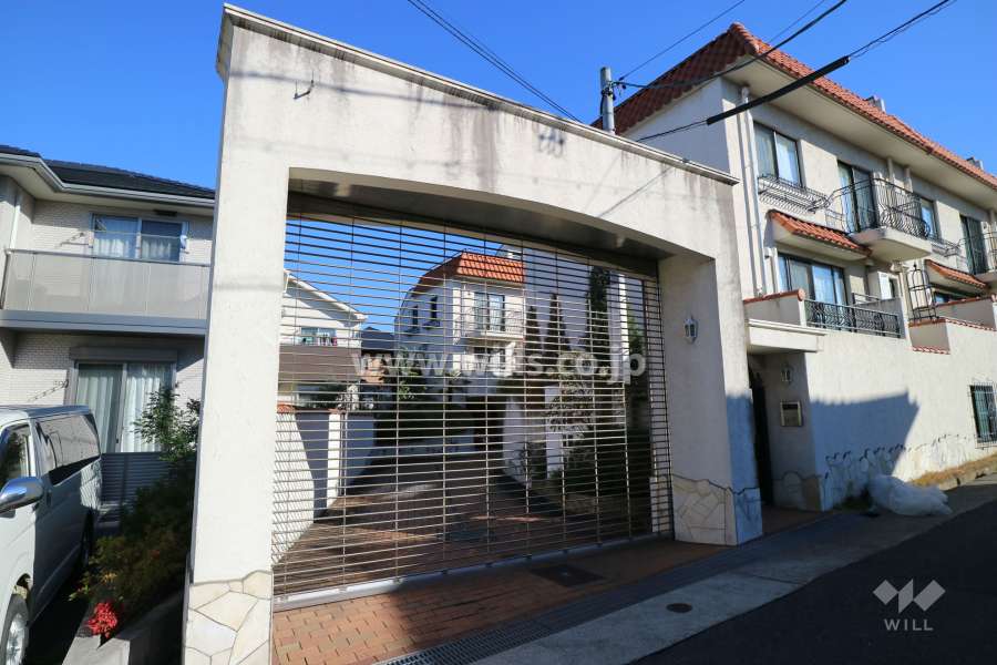 駐車場出入り口（リングシャッター付き）
