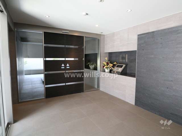 エントランスはオートロック付きです。