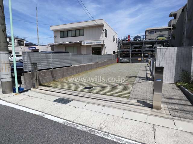 駐車場出入り口（ロボットゲート付き）