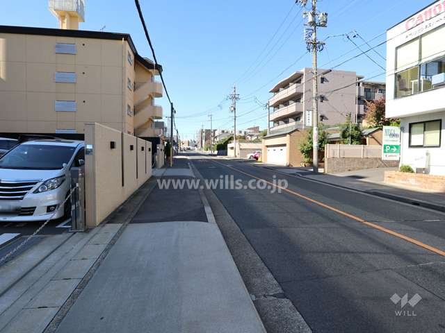 敷地北側の前面道路