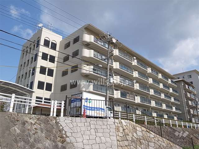 ベルメゾン仁川の外観（南西側から）