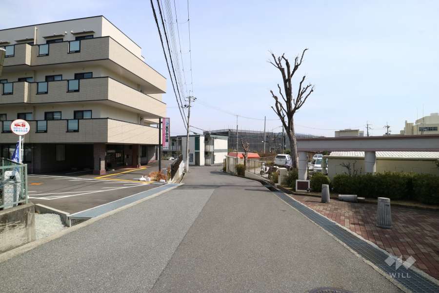 敷地北側の前面道路