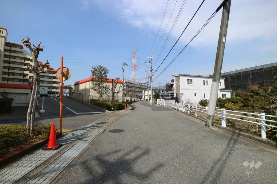 敷地北東側の前面道路