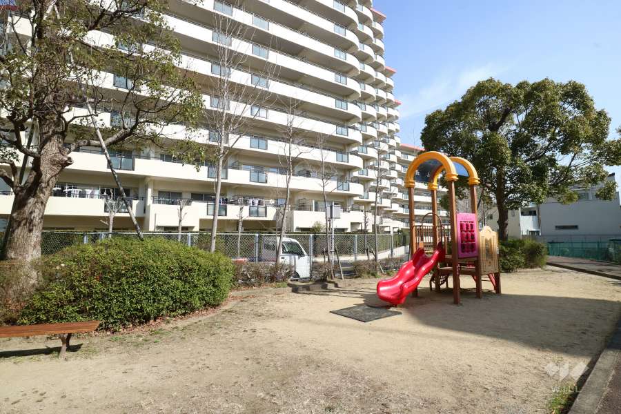 敷地南側にある『南ひばりが丘公園』