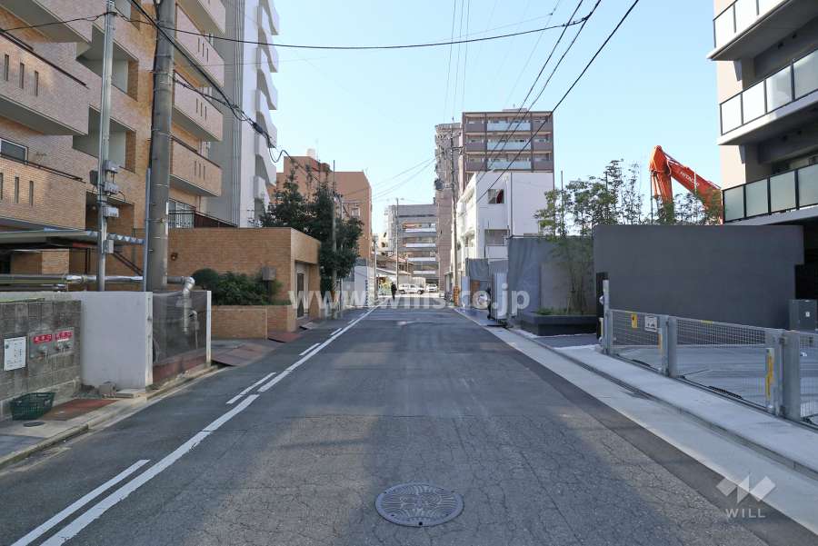 敷地北側の前面道路（東側から）