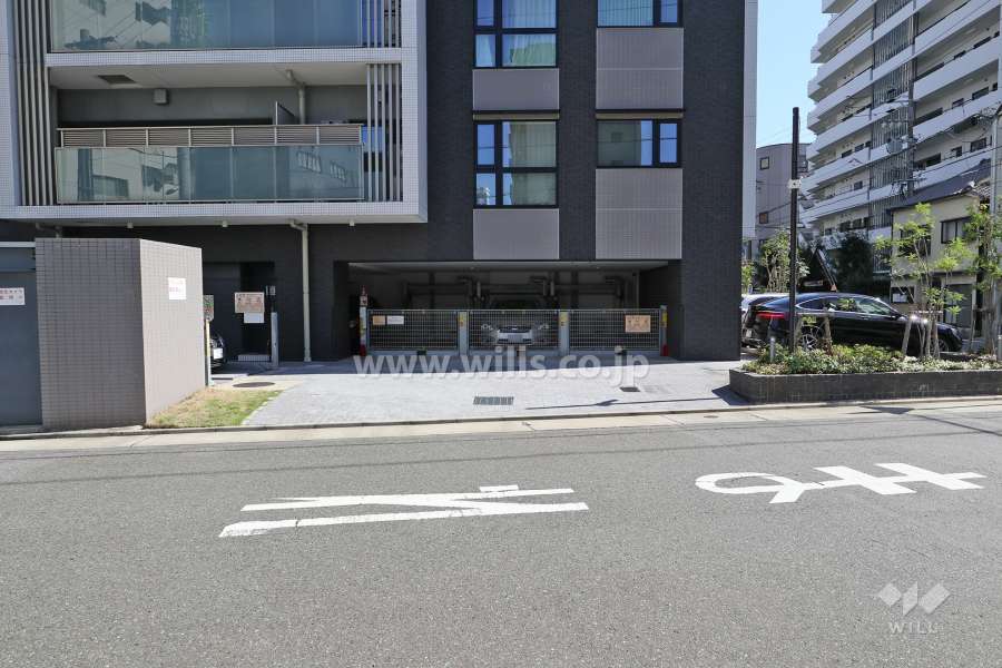 駐車場出入り口