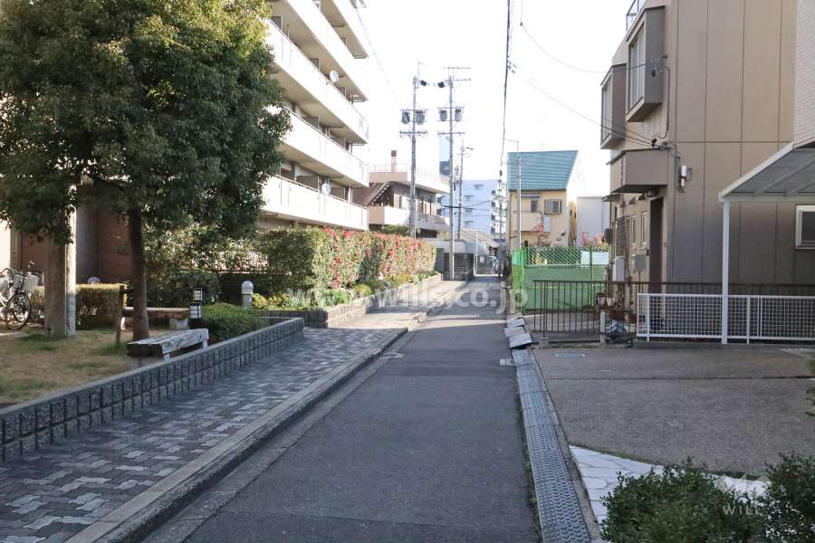敷地南側の前面道路