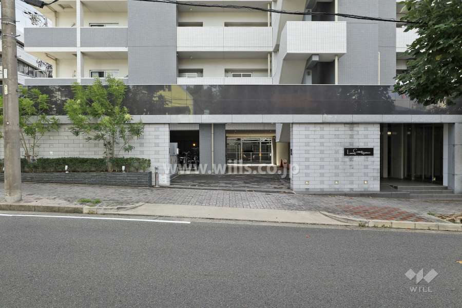 駐車場出入り口