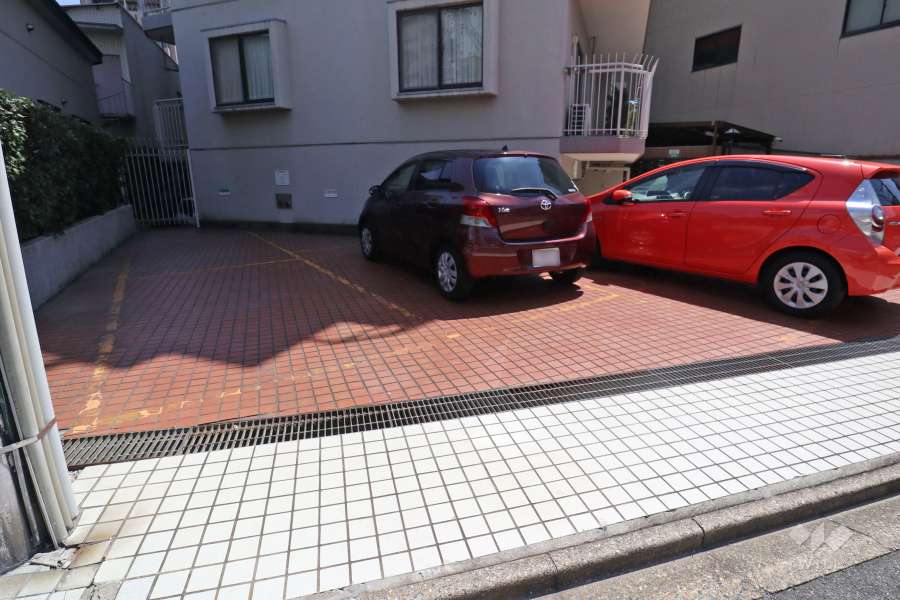 敷地内駐車場（屋外平面式）