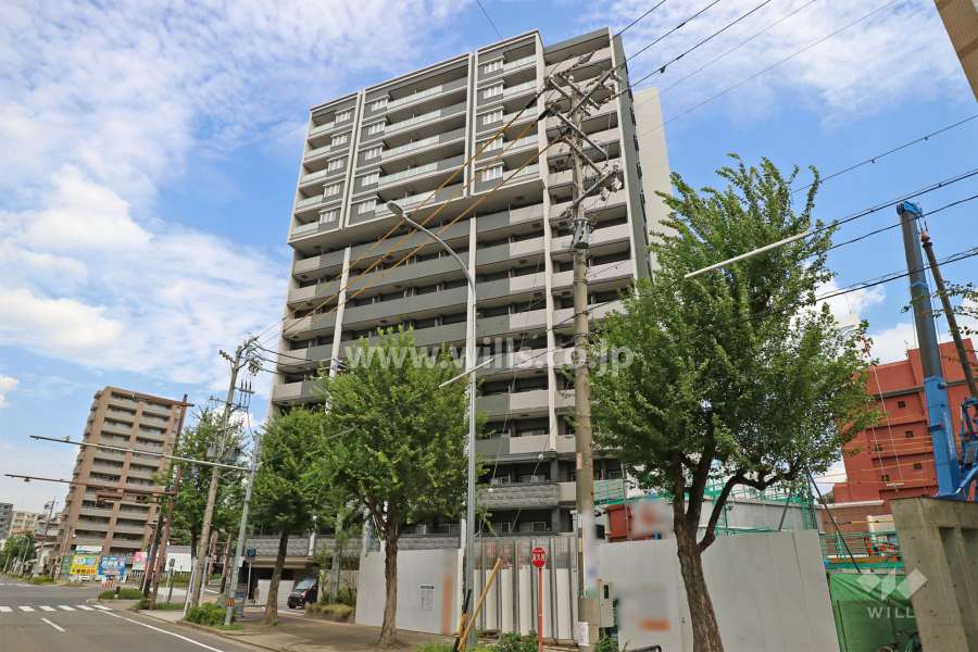 プレサンスジェネ葵の外観（西側から）