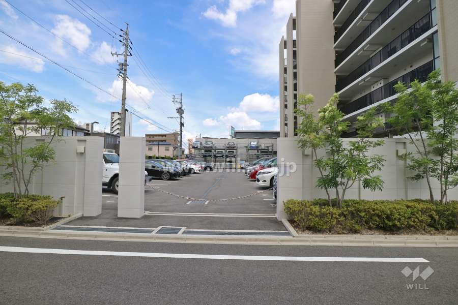 駐車場出入り口（リングシャッター付き）