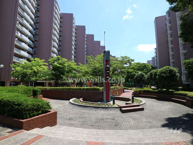 敷地内の共用スペース。公園があります。