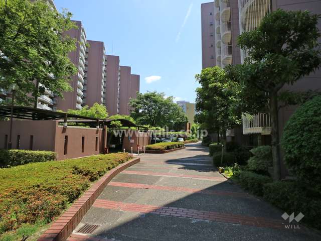 A棟・B棟の前の敷地内通路