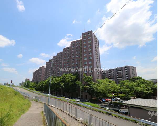 矢田川の河川敷から見た矢田川パークハウスの遠景