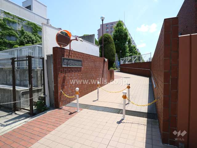 敷地西側の出入口