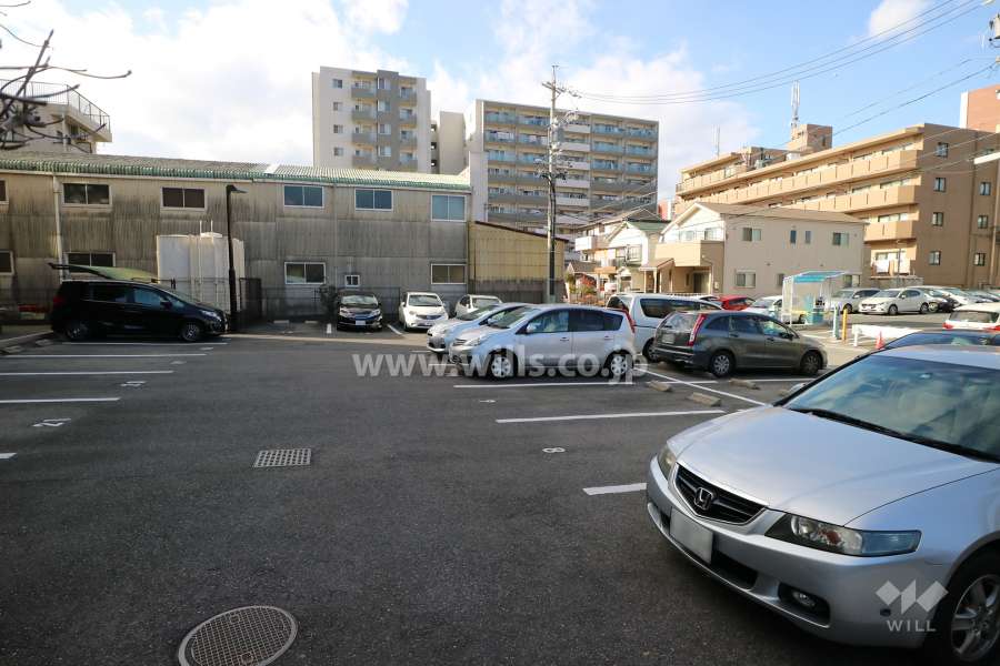 敷地内北側駐車場（屋外平面式）