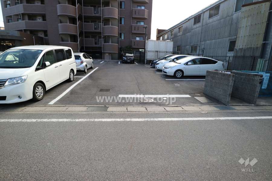 駐車場出入り口