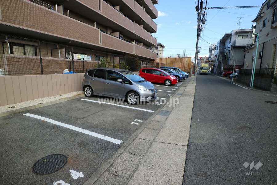 敷地内南側駐車場（屋外平面式）