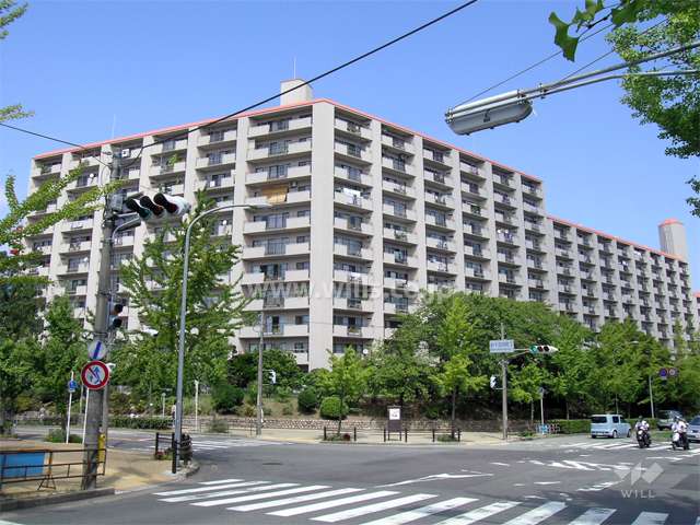 南西側から見た桃山台グランドマンションＤ-3棟（南西側から）