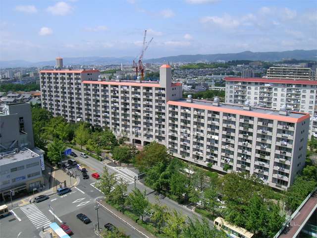 桃山台グランドマンション全体。左奥がD-3棟