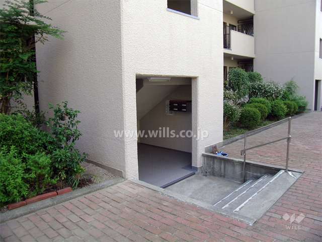 各戸への入り口と共用ポスト