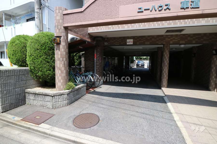 駐車場出入り口
