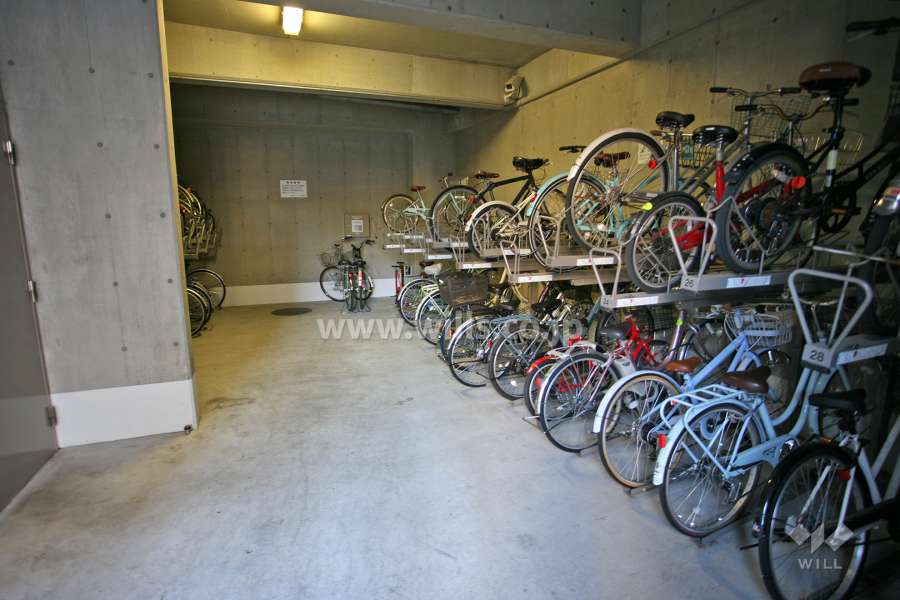 屋内に設けられた駐輪場