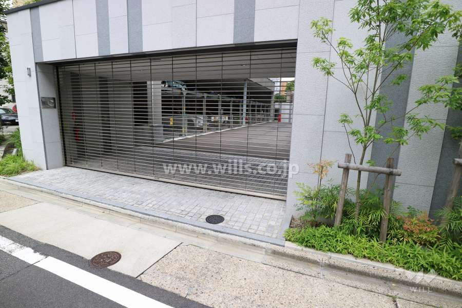 駐車場出入り口