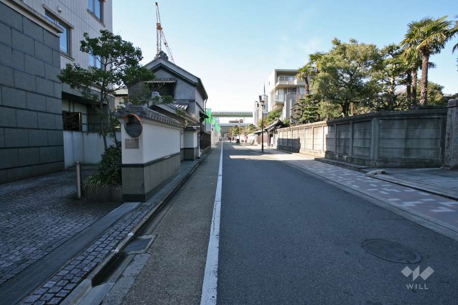敷地北側の前面道路(東側から)