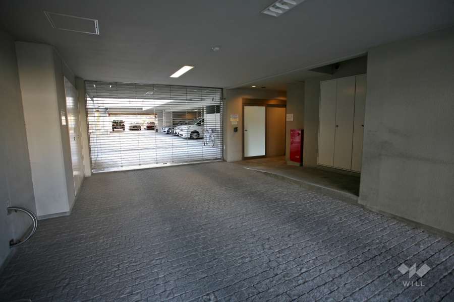 駐車場入口(リングシャッター付き)
