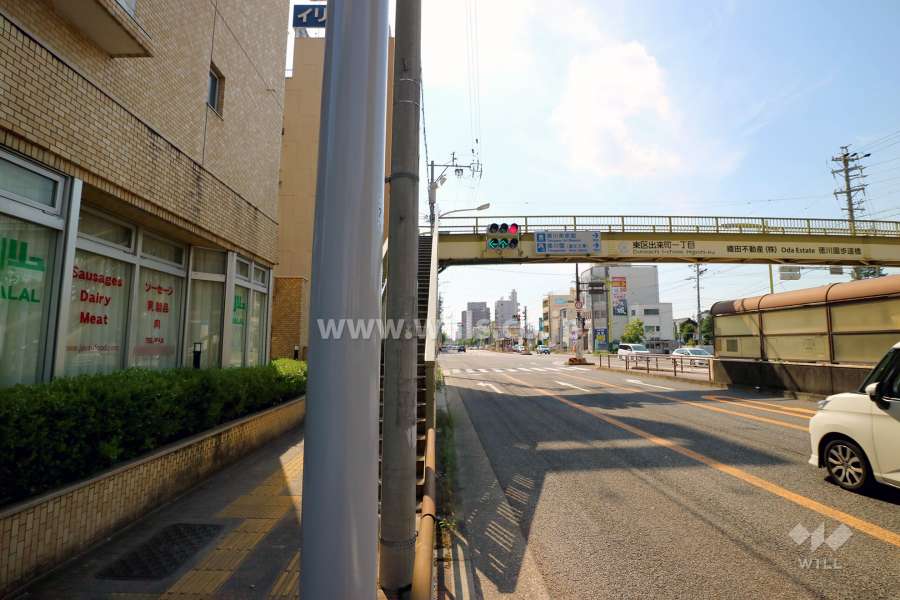 敷地北側の前面道路（東側から）