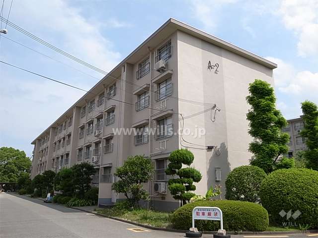 府公社新千里北町団地A-2棟の外観（北西側から）